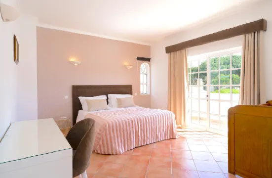 7 Bedroom Private Villa Tenazinha II, with heated pool