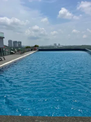 D’pristine 4 bedroom 1725 opp legoland and medini - مسبح غير متناهي