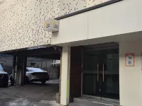 Yellow Cloud Box B Hotels near محطة مابو