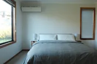 Stylish 3-Bedroom 1Bathroom 1 Ensuite Townhouse - خدمة نقل من وإلى المطار