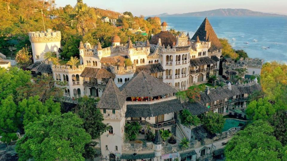 Hotel Tropicana Castle Sabang Mindoro