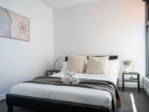 Modern 2B Apt with Views Near Swinburne University 霍索恩區酒店