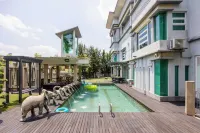 42Pax: 13BR Thai Villa | Luxury Vacation @ PJ