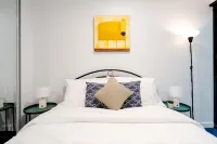 Cozy 1BR Apt Walk to Swinburne & Glenferrie Rd Hotels in Hawthorn