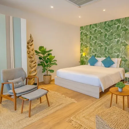 The Lush Apartments & Suites Отели в г. Такуа Тунг