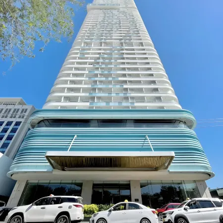 TMS Quy Nhon SeaView Condotel Отели рядом с достопримечательностью «Мемориал Победы»