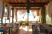 La Perla Beach Resort - Kolam Renang