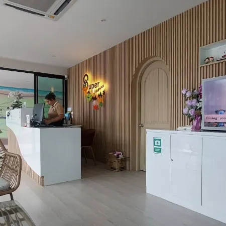 Super Highway Hotel Отели рядом с достопримечательностью «Ват Тхамкаолуанг»
