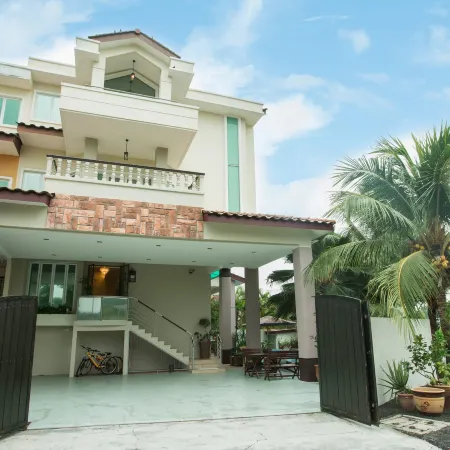 Ipoh Sky Pool Villa: 20 Pax with Kbox, Gym & BBQ