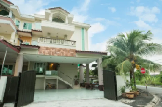 Ipoh Sky Pool Villa: 20 Pax with Kbox, Gym & BBQ