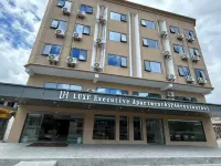 Luxe Executive Apartment & Spa & Restaurant - parking