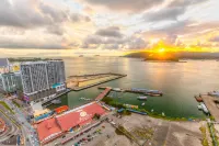 Seaview Suites at Jesselton Quay Kota Kinabalu - Infinity Pools