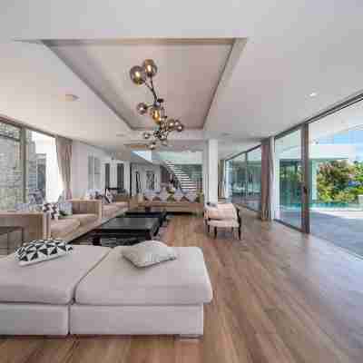 Seascape 6BR Prestige Villa Skyline Pool Maid&Chef Rooms