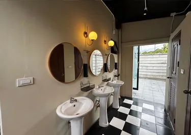 รูปภาพของWhoopers Hostel Ao Nang - By The Beach