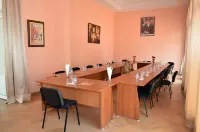 Intouriste Hôtel & Suites