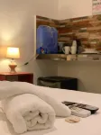 Room 104 Studio-type queen bed nearSM/Robinson pampang
