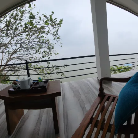 Dinuda Lagoon Hotel