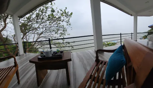 迪努達瀉湖度假村