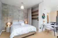 Petone City Studio with Outdoor Space
