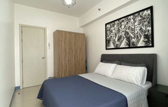 A Cozy 2 Bedroom Unit with a Parking at South Residences SM Southmall