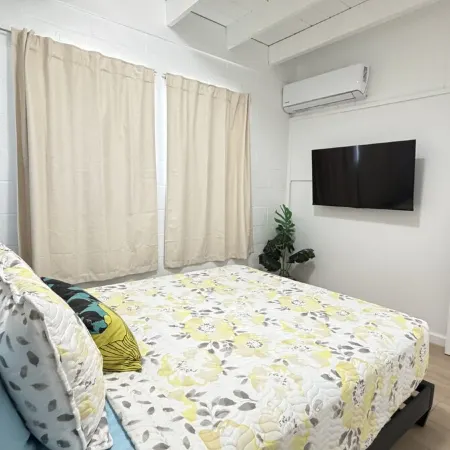 Rycroft Residence 1BR Apt with AC & Full Kitchen Отели рядом с достопримечательностью «Музей Байшоп»