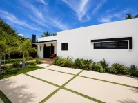 Beautiful 4BR Miami Villa with Heated Pool & Private Game Yard - Pet friendly