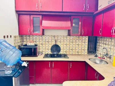 Cozy & Modern 2 Bed Appt with secured parking