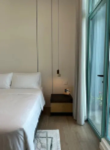 Deluxe 1BR/ Seaview and Mountain View with balcony