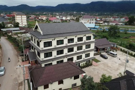 Singha Hotel Отели в г. Бан Кэт