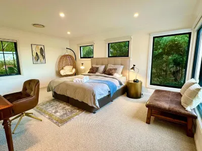 MetaWise Luxe 6 Bed Ocean View Family Home in Seaforth Các khách sạn gần Manly Scenic Walkway