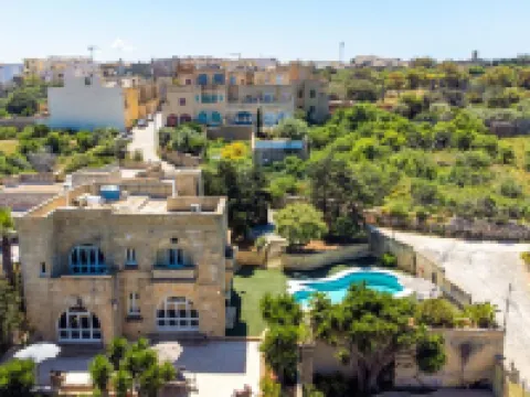 Villa Nirvana - 4 bedrooms (sleeps 8 + 2 kids) Qala village Hotels in Qala