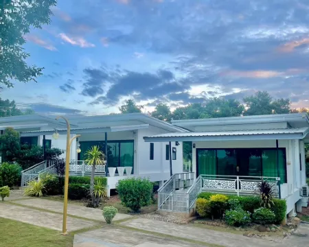 River valley resort Hotels in Phu Phiang