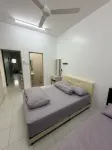 Small yard homestay Sungai Siput cozy 3BR 6-8 Person