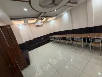 Hotel Kartik - موقف سيارات