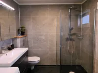 Modern 1BR City Centre Apt - Sleeps 4 - Wifi