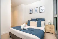 Terrace Life in the CBD | 2BR/2BA + Pool & Gym - Balkoner