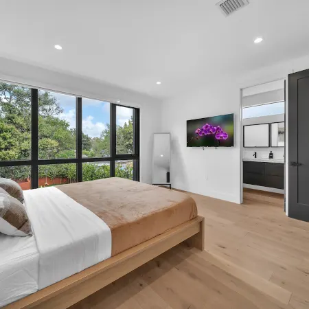 Wynwood Miami Retreat | 2 Private Pools, BBQ, 6BR & Parking