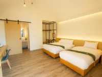 The O-Zone Airport Riviera Lodge 왓 쁘룩사타 주변 호텔