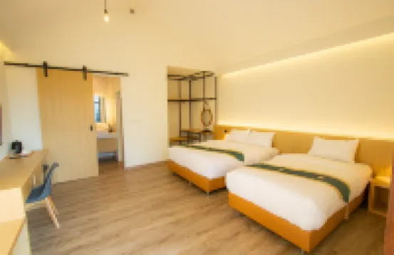 The O-Zone Airport Riviera Lodge
