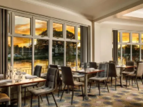 Sunday London Staines-upon-Thames Heathrow T5 Hotel a Staines