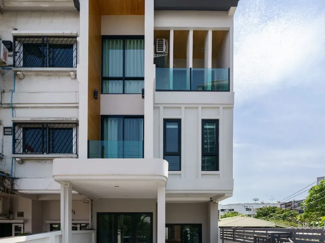 Stylish Modern Home 4bedroom 7bed 200m Bts Phrakhanong, 10min Thonglo - Bangkok