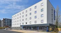 Travelodge Poole North  호텔