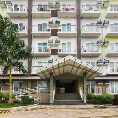 Hyllia by J&J | Studio Near airport w/ pool & gym
