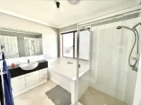 Brisbane Quiet Homestay Hotels in Regents Park