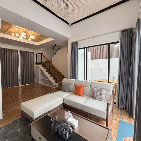Kyzen Stay – Central Family Home w Pool & Loft Net