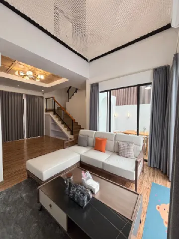 Kyzen Stay – Central Family Home w Pool & Loft Net