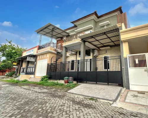 OYO 95170 Purnama Baru Syariah Hotéis em Blitar Regency