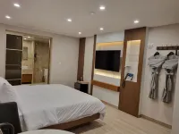 MOMENTS HOTEL - New