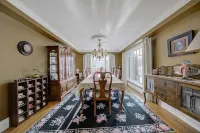 Private and Comfortable Room in a Luxury House - parking