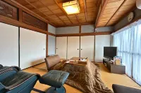 Entire 6BR House｜10 Guests｜Free Parking｜FamilyStay - parking